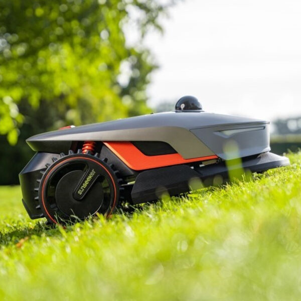 Sunseeker Elite X4 LiDAR robotmaaier - sfeerbeeld 3